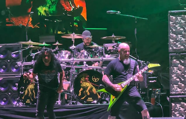 Барабанщик RAVEN Майк Геллер за кілька годин підмінив ударника ANTHRAX