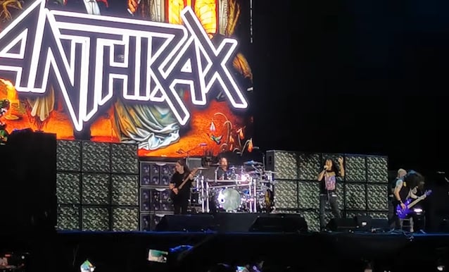 Дерек Родді зіграв з ANTHRAX у Мехіко: Чарлі Бенанте пропустив ще один концерт з IRON MAIDEN