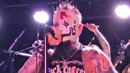 MUDVAYNE's Chad Gray Back On Stage In Las Vegas After Vocal Injury