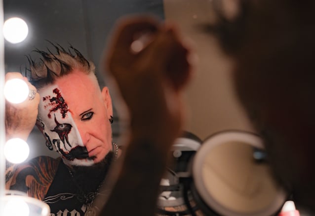 Фронтмен MUDVAYNE і HELLYEAH Чад Ґрей перетворив «Beautiful» Крістіни Агілери на важкий гімн