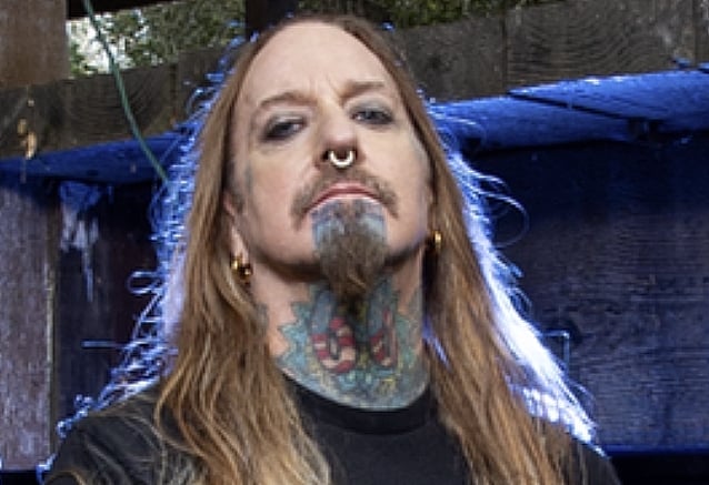 Фронтмен DEVILDRIVER DEZ FAFARA дякує вірі, родині та фанатам за те, що допомогли пережити важкі часи