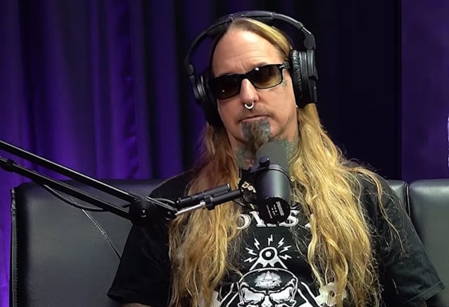 Фронтмен DEVILDRIVER І COAL CHAMBER Дез Фафара Розповів Про Діагностовану Пухлину