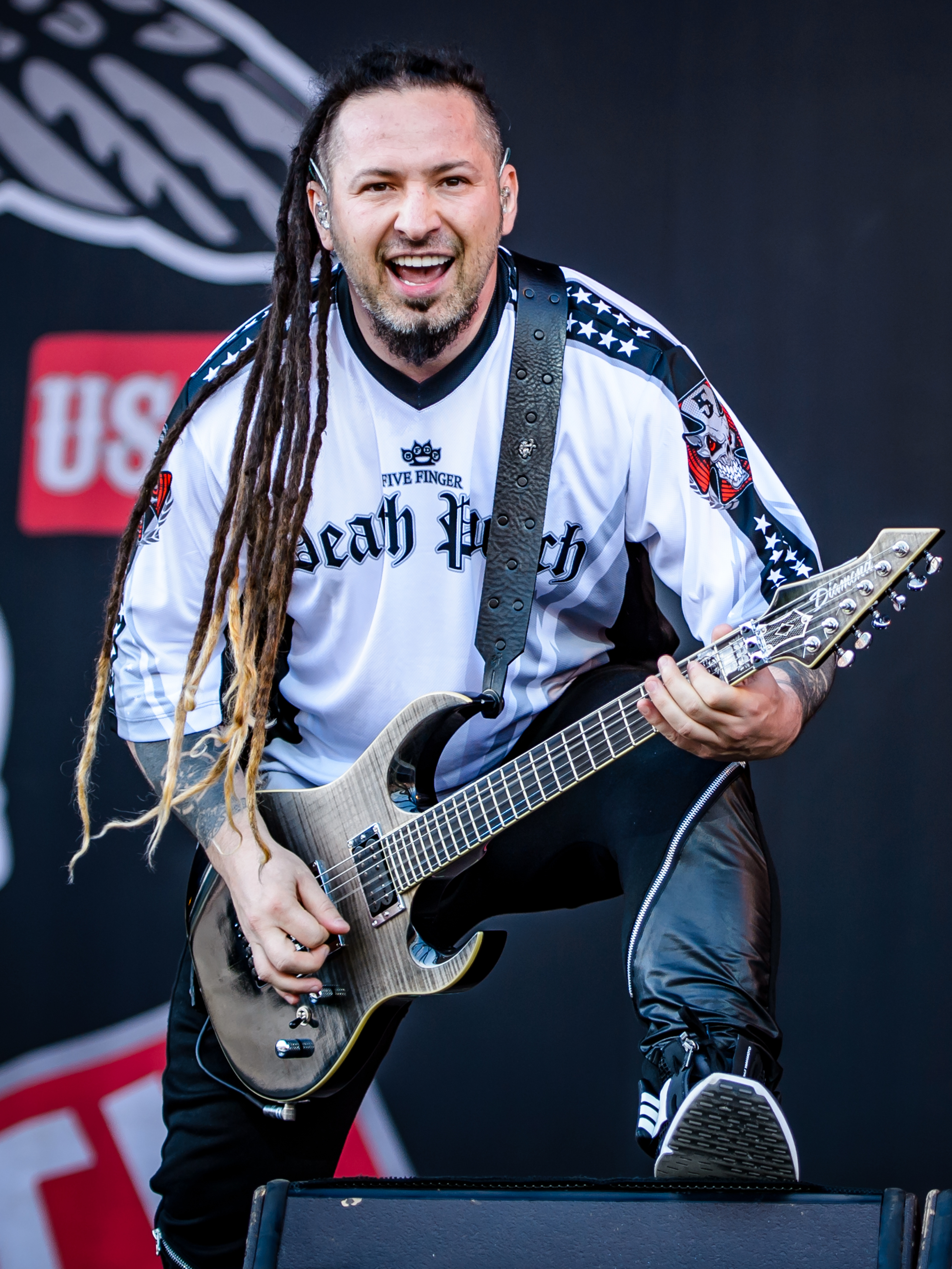 FIVE FINGER DEATH PUNCH Performs 'Legacy' Title Track Live For The First Time