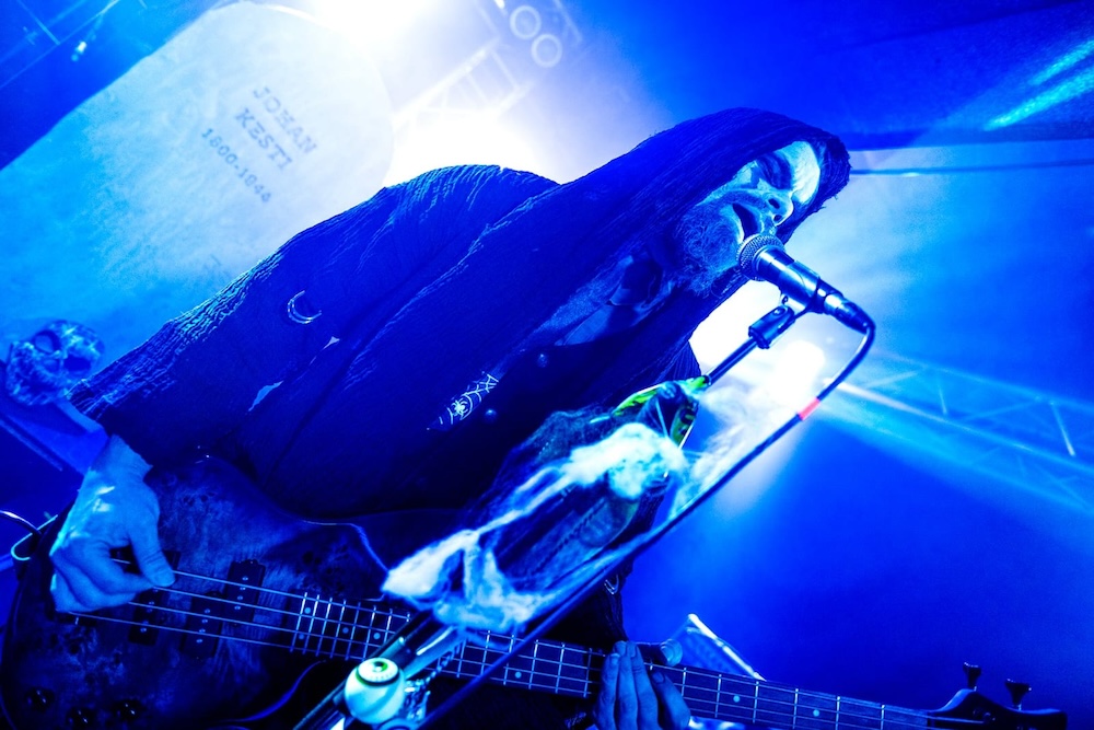 Hellaghoul on bass