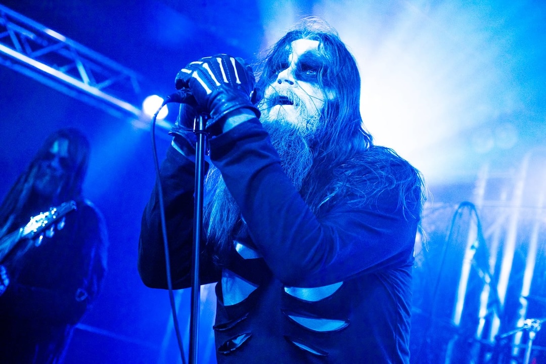 LL Ghoul on vocals