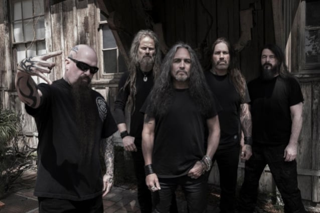KERRY KING Unveils 'Scratch' Vocal Demos On Deluxe Edition Of 'From Hell I Rise'