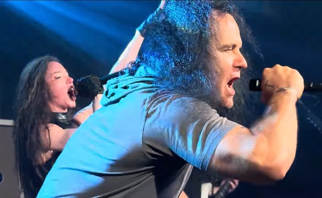 Відео: Mille Petrozza з KREATOR приєднався до ARCH ENEMY для виконання кавера на GBH «City Baby Attacked By Rats» в Берліні
