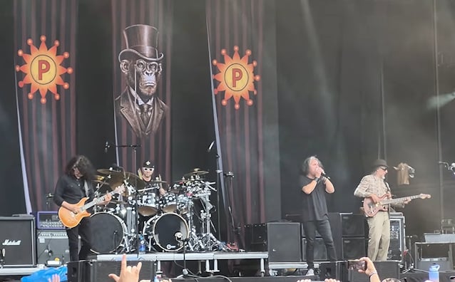 Mark Osegueda з DEATH ANGEL заспівав «Holy Diver» на DYNAMO METALFEST