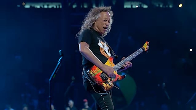 Гітарист METALLICA KIRK HAMMETT впав зі сцени в Дубліні й відбувся жартом «Slip & Destroy»