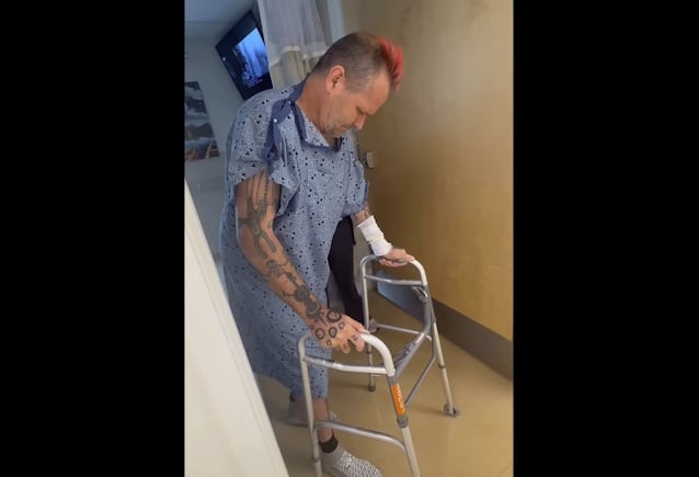 COAL CHAMBER's Mikey Cox Says His Latest Cancer-Related Surgery Was 'A Massive Success': 'Hopefully' It's 'The Last One'