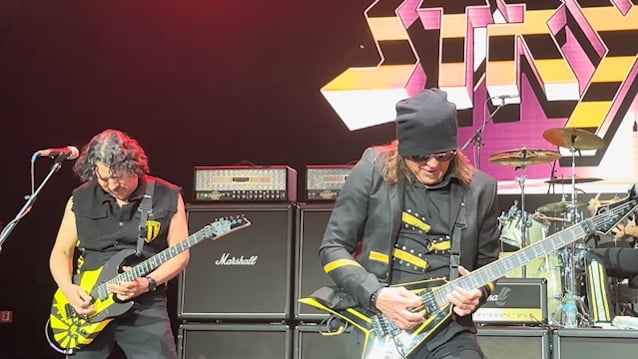 Michael Sweet зі STRYPER розкрив, що Oz Fox не грає на «Throne Of Thorns»: «Він був не в змозі грати»